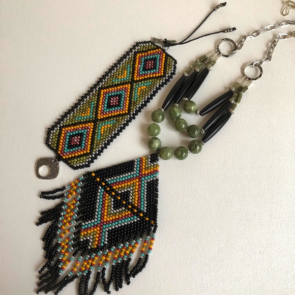 Jade and hairpipe Beaded fringed pendant, handmade choker necklace - Picture 6 of 6